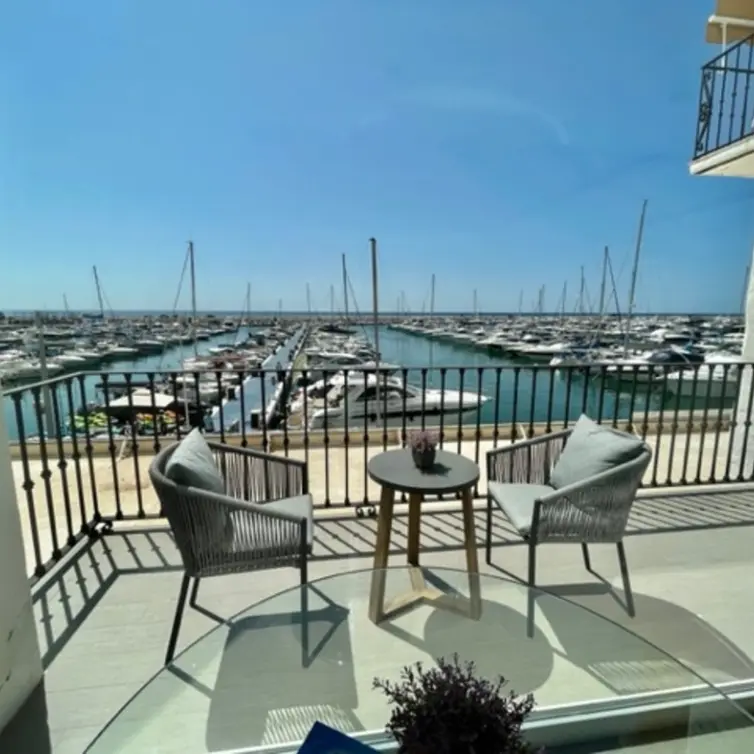 Краткосрочная аренда апартаментов на среднем этаже в Puerto Banús