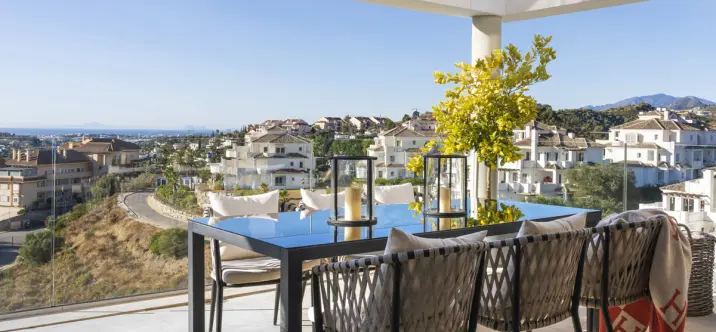 Long-term rent of penthouse duplex in Nueva Andalucía 3