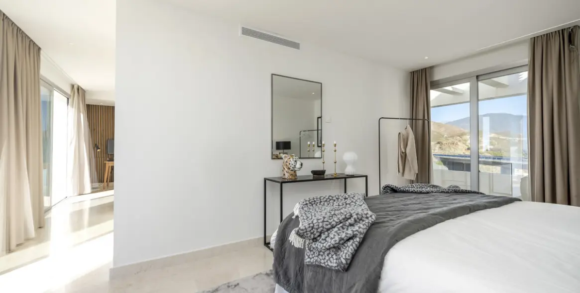 Long-term rent of penthouse duplex in Nueva Andalucía 31