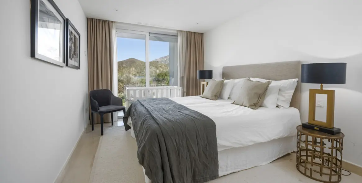 Long-term rent of penthouse duplex in Nueva Andalucía 32