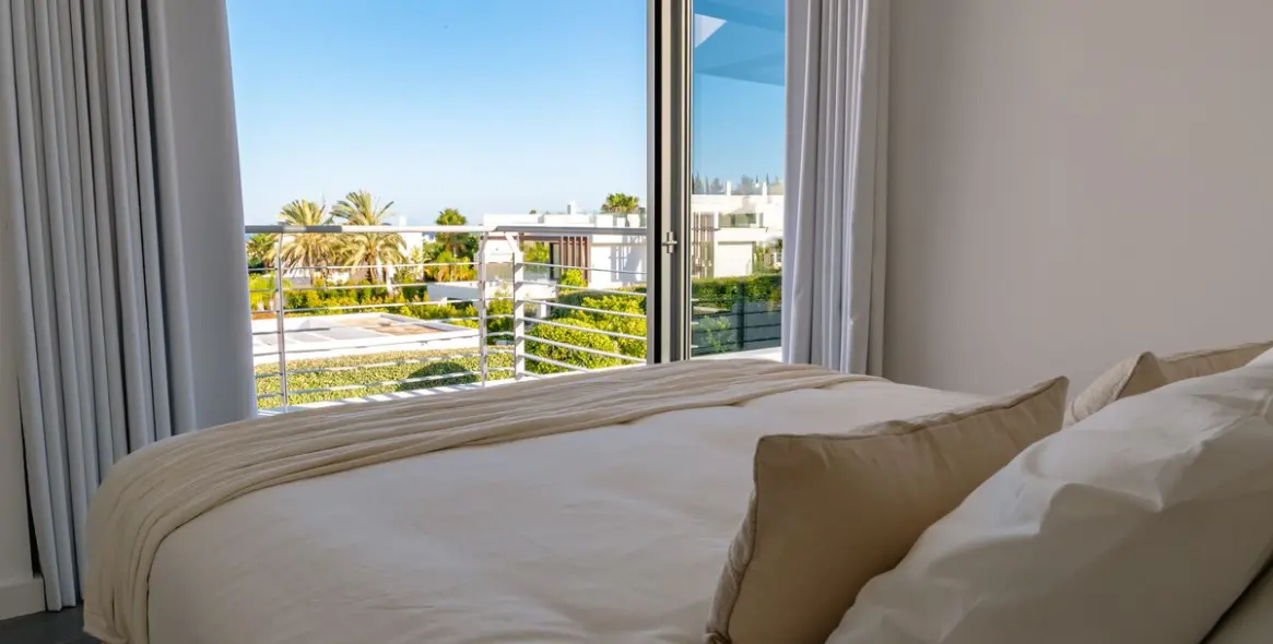 Long-term rent of detached villa in Cancelada 23