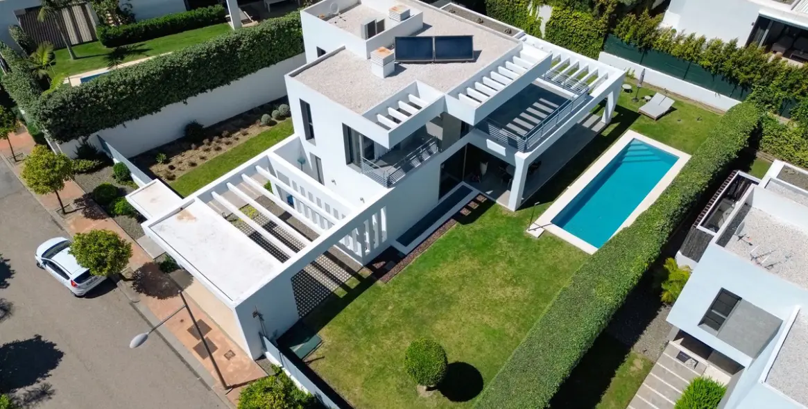 Long-term rent of detached villa in Cancelada 40