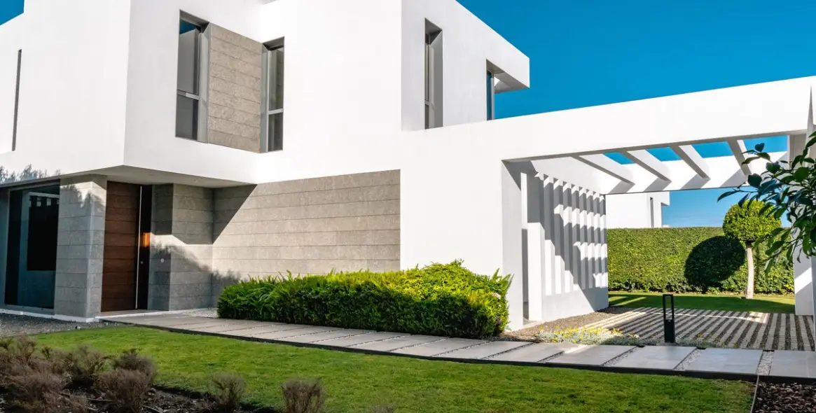 Long-term rent of detached villa in Cancelada 41