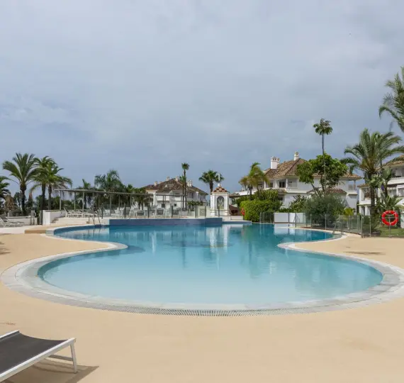 Short-term rent of middle floor apartment in The Golden Mile