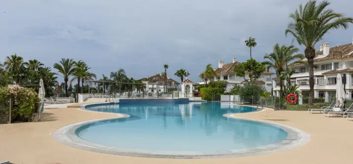 Short-term rent of middle floor apartment in The Golden Mile 0