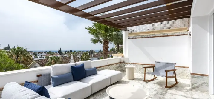 Short-term rent of middle floor apartment in The Golden Mile 2