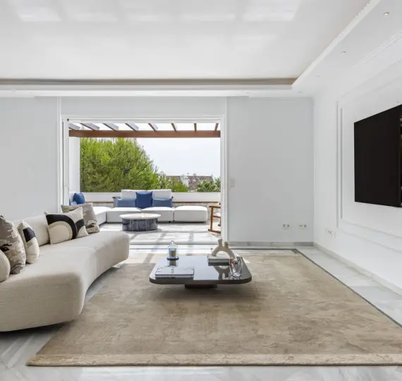 Short-term rent of middle floor apartment in The Golden Mile