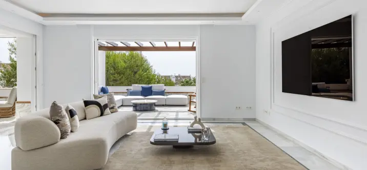 Short-term rent of middle floor apartment in The Golden Mile 3