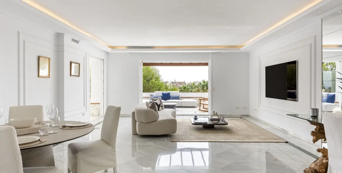 Краткосрочная аренда апартаментов на среднем этаже в The Golden Mile 5