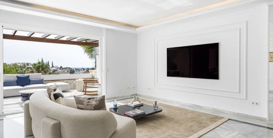 Краткосрочная аренда апартаментов на среднем этаже в The Golden Mile 7