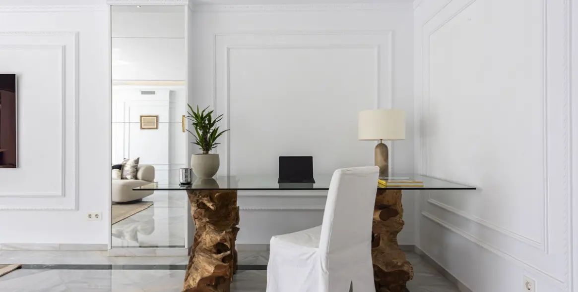 Краткосрочная аренда апартаментов на среднем этаже в The Golden Mile 9