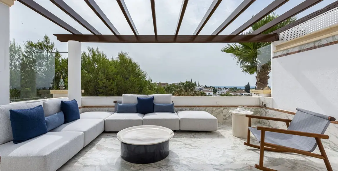 Краткосрочная аренда апартаментов на среднем этаже в The Golden Mile 10