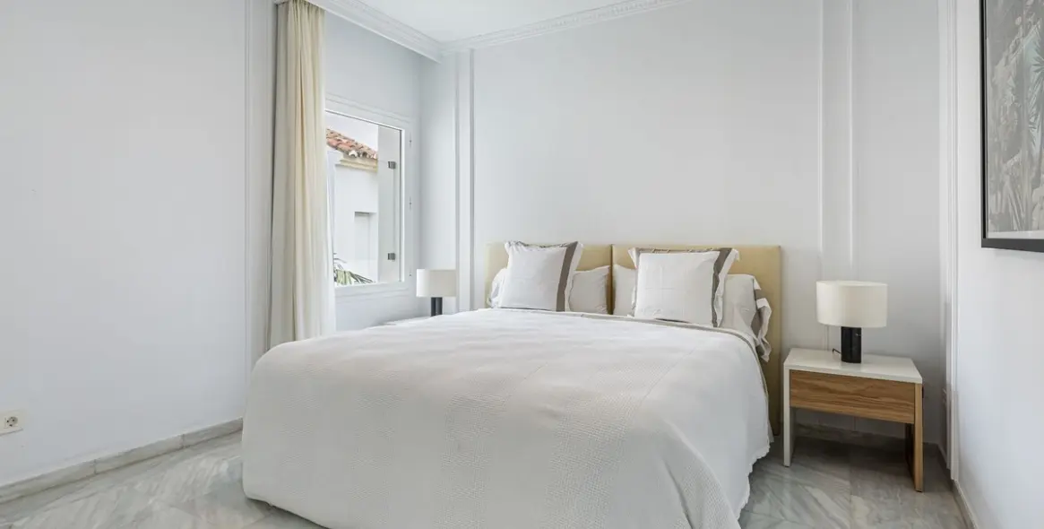 Short-term rent of middle floor apartment in The Golden Mile 22