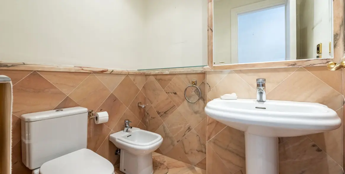 Short-term rent of middle floor apartment in The Golden Mile 23