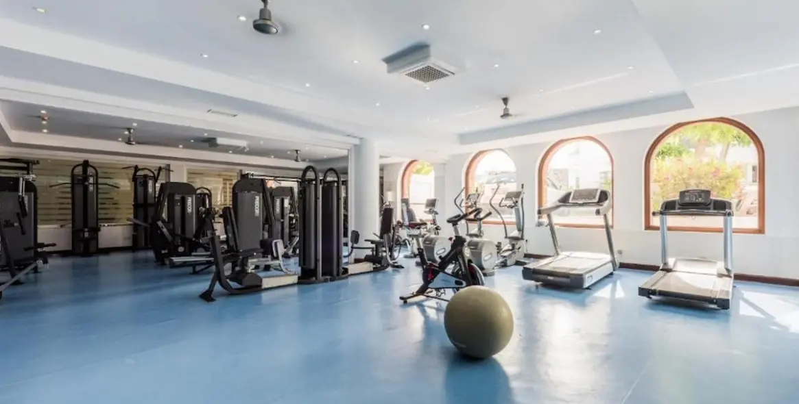 Short-term rent of middle floor apartment in The Golden Mile 33