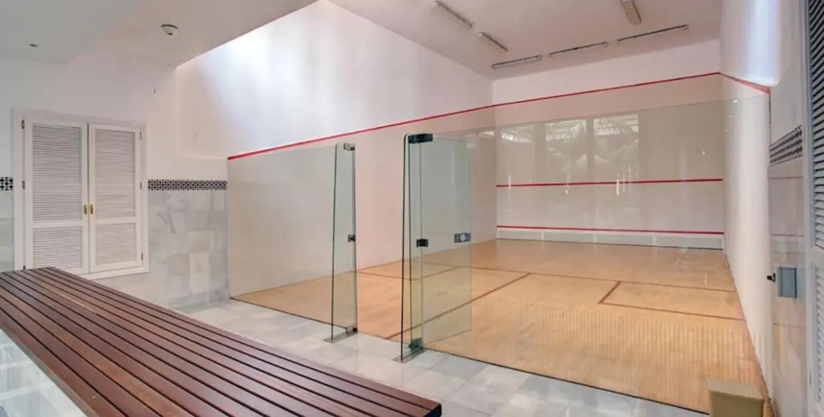 Short-term rent of middle floor apartment in The Golden Mile 35