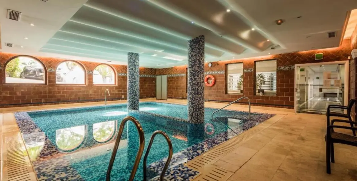 Short-term rent of middle floor apartment in The Golden Mile 37