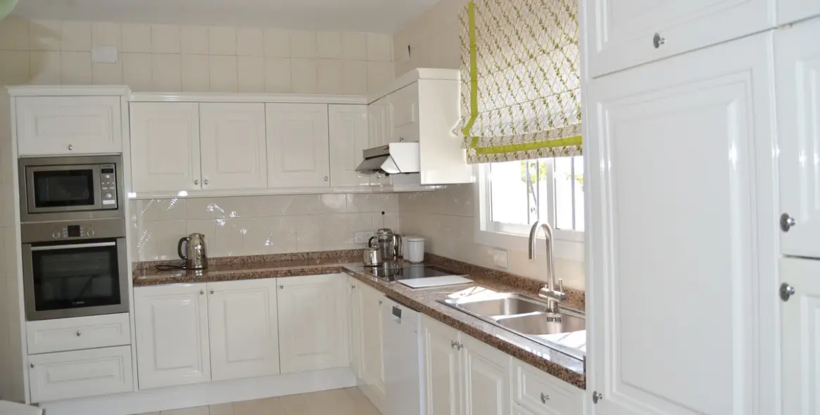 Краткосрочная аренда  отдельно стоящей виллы в El Chaparral 16