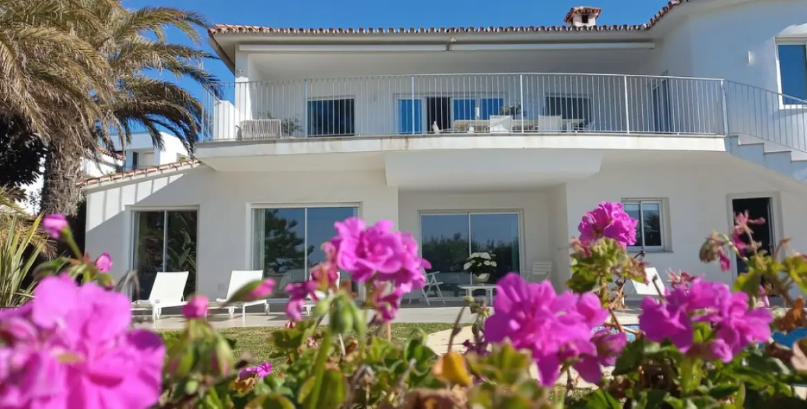 Alquiler a corto plazo de villa independiente en El Chaparral 1