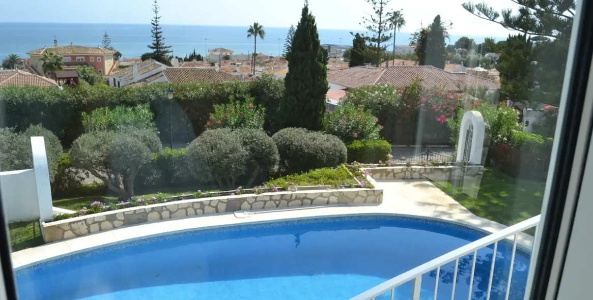 Alquiler a corto plazo de villa independiente en El Chaparral 4