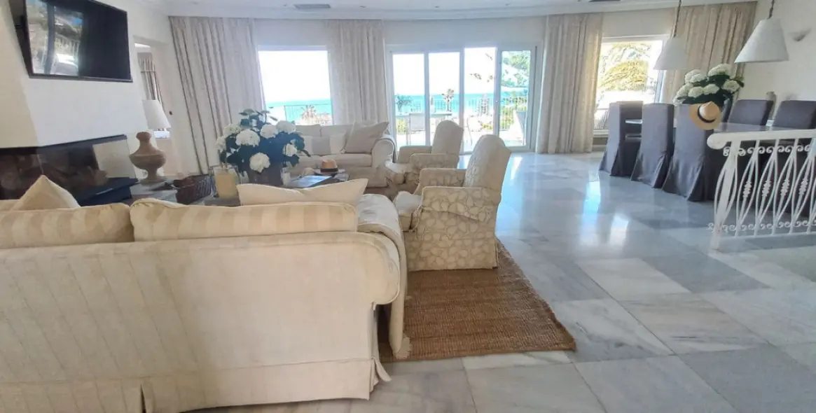 Alquiler a corto plazo de villa independiente en El Chaparral 12