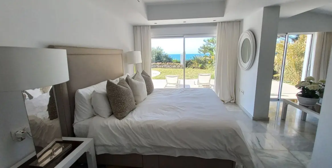 Alquiler a corto plazo de villa independiente en El Chaparral 18