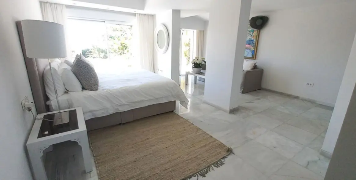 Alquiler a corto plazo de villa independiente en El Chaparral 19