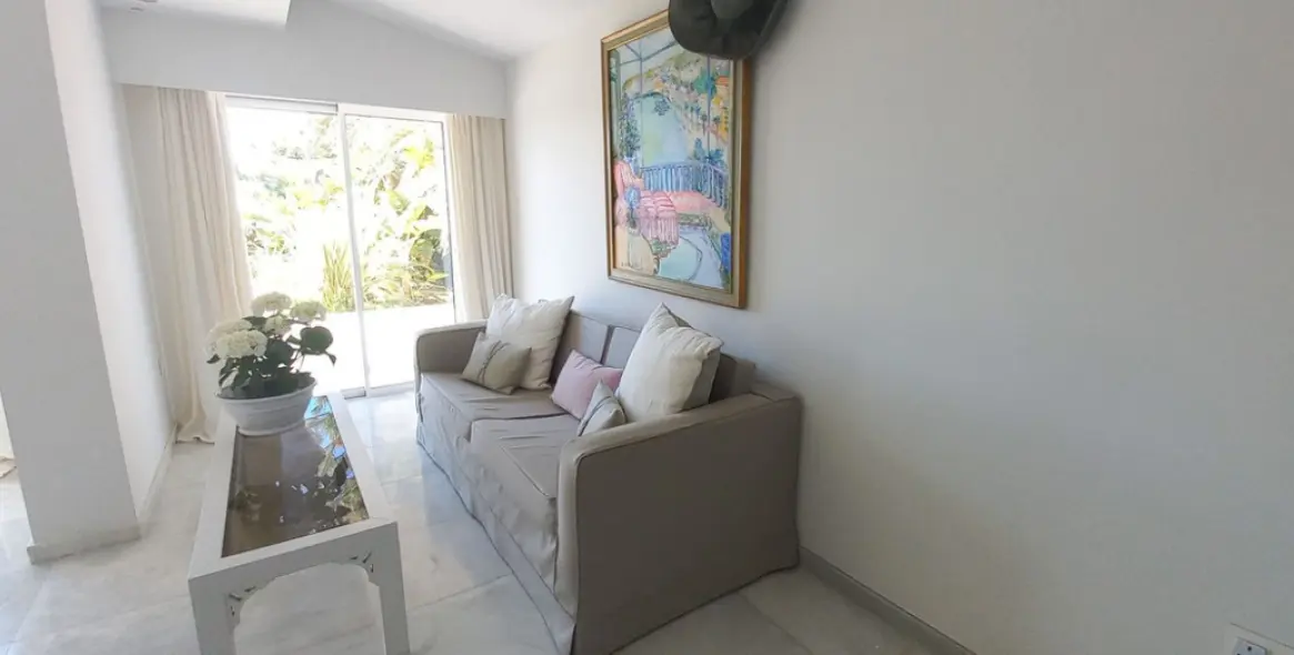 Alquiler a corto plazo de villa independiente en El Chaparral 22