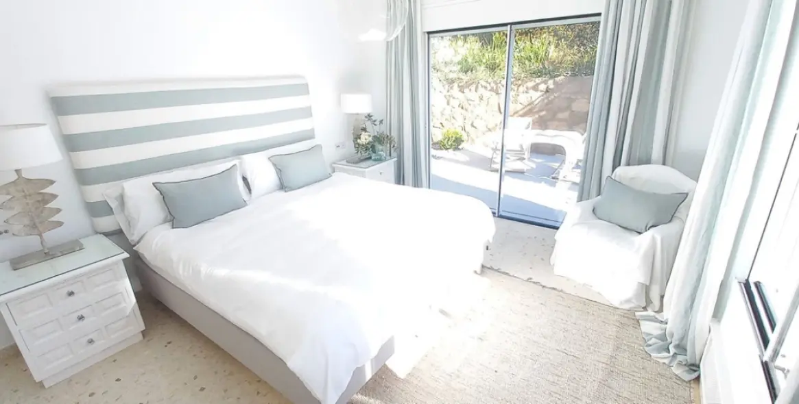 Alquiler a corto plazo de villa independiente en El Chaparral 24