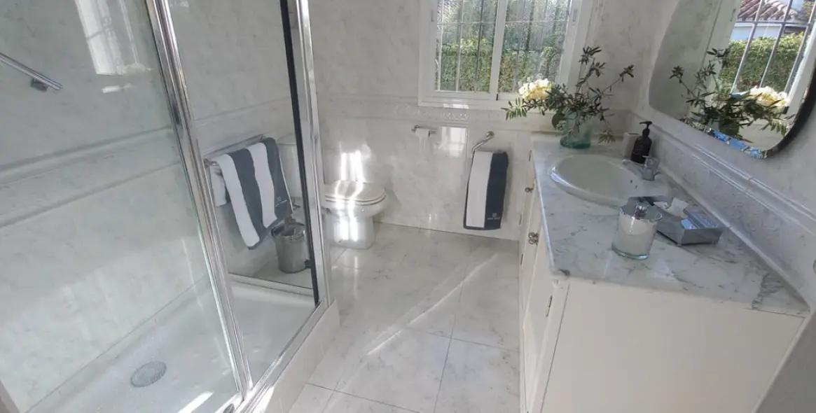 Alquiler a corto plazo de villa independiente en El Chaparral 25