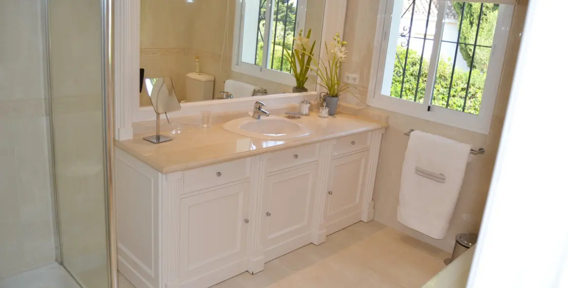 Alquiler a corto plazo de villa independiente en El Chaparral 29