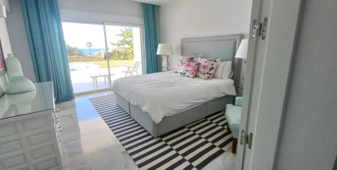 Alquiler a corto plazo de villa independiente en El Chaparral 30