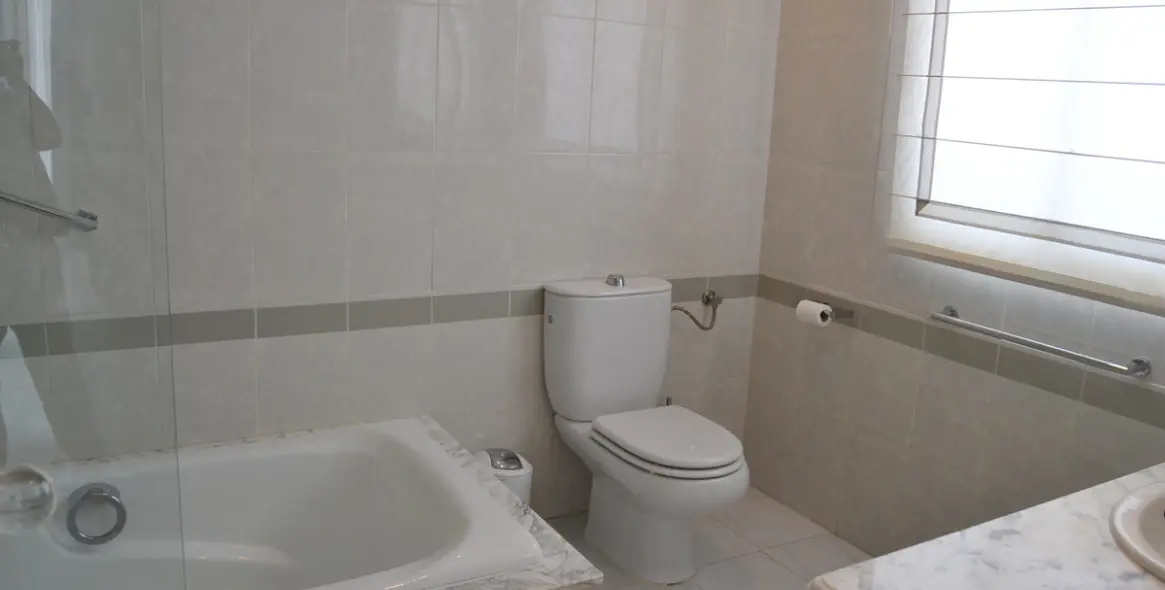 Alquiler a corto plazo de villa independiente en El Chaparral 33