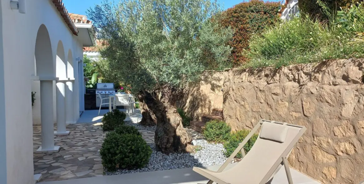 Alquiler a corto plazo de villa independiente en El Chaparral 34