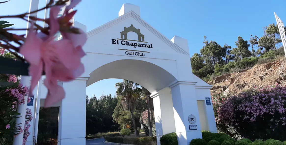 Alquiler a corto plazo de villa independiente en El Chaparral 42