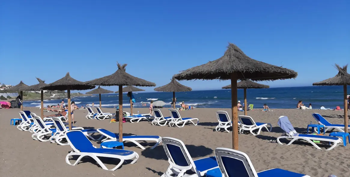 Alquiler a corto plazo de villa independiente en El Chaparral 43