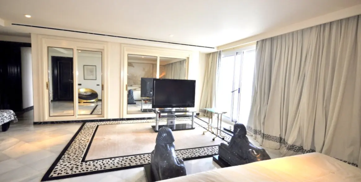 Short-term rent of middle floor apartment in The Golden Mile 2