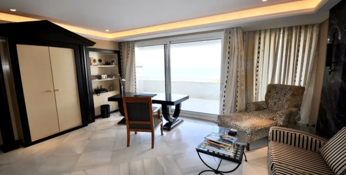 Short-term rent of middle floor apartment in The Golden Mile 3