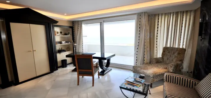 Short-term rent of middle floor apartment in The Golden Mile 2