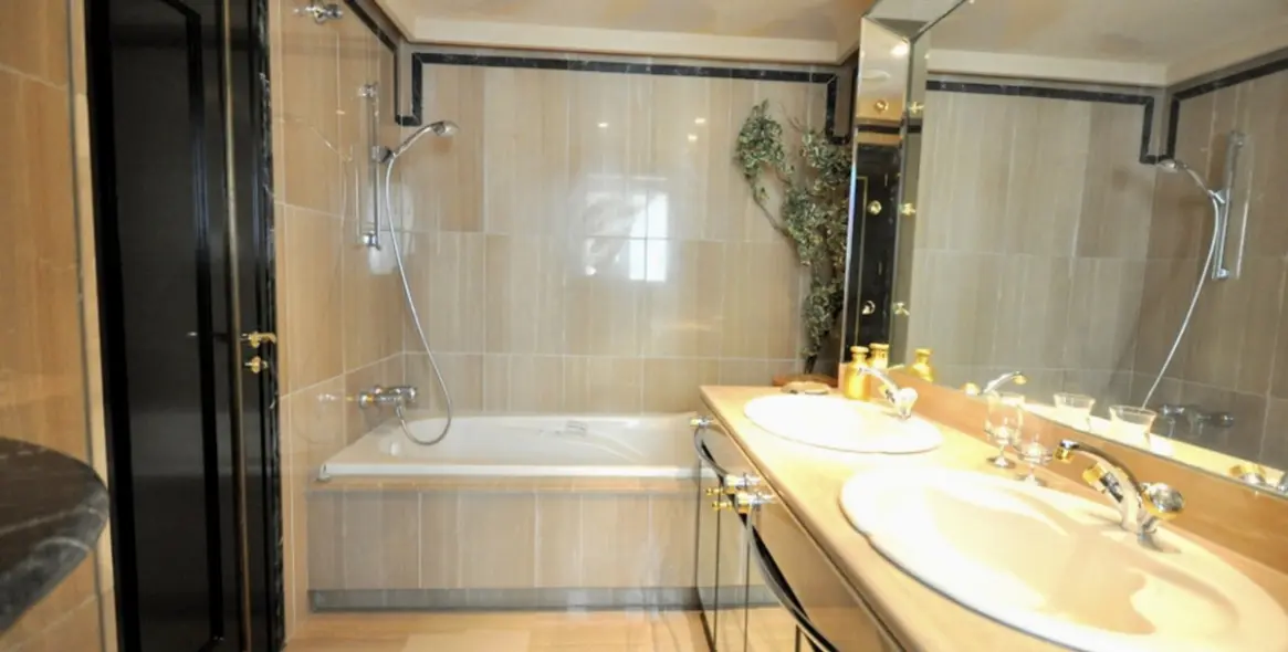 Short-term rent of middle floor apartment in The Golden Mile 12