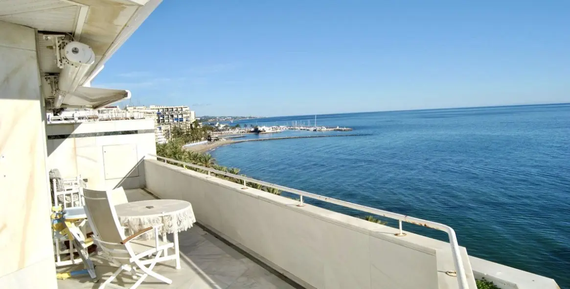 Short-term rent of middle floor apartment in The Golden Mile 13