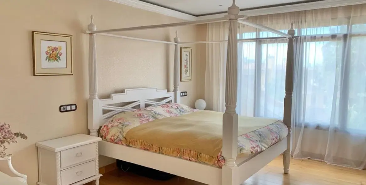 Short-term rent of penthouse duplex in Puerto Banús 10