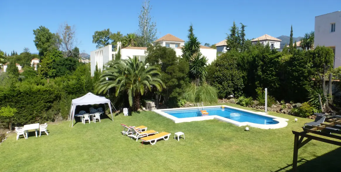Краткосрочная аренда  отдельно стоящей виллы в Nueva Andalucía 1