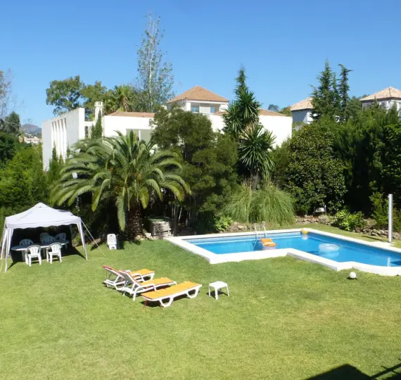 Краткосрочная аренда  отдельно стоящей виллы в Nueva Andalucía