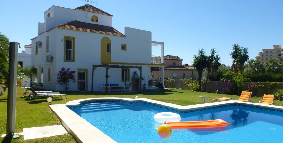 Short-term rent of detached villa in Nueva Andalucía 2