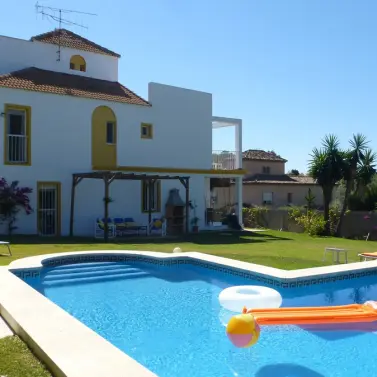 Short-term rent of detached villa in Nueva Andalucía
