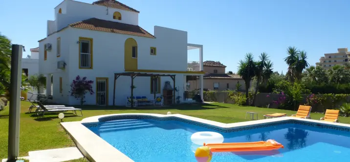 Short-term rent of detached villa in Nueva Andalucía 1