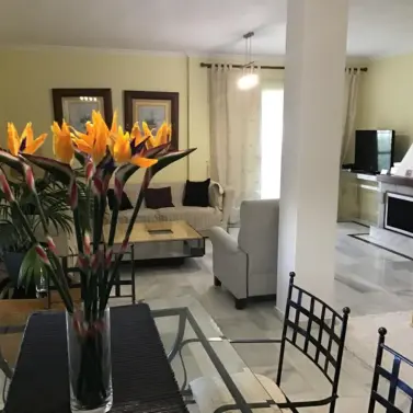 Short-term rent of detached villa in Nueva Andalucía