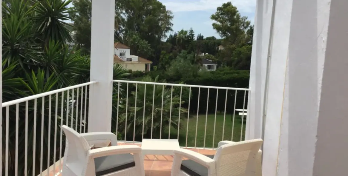 Short-term rent of detached villa in Nueva Andalucía 26