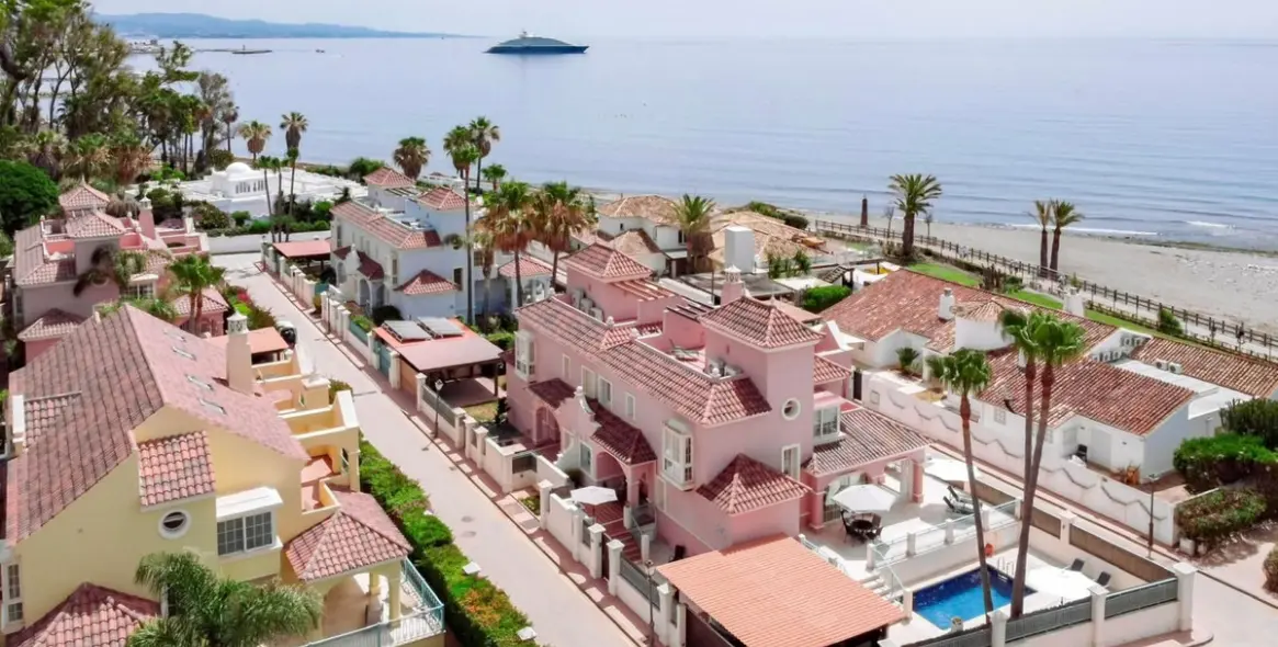 Краткосрочная аренда  отдельно стоящей виллы в Marbella 1